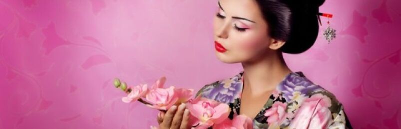 Menina japonesa esbelta